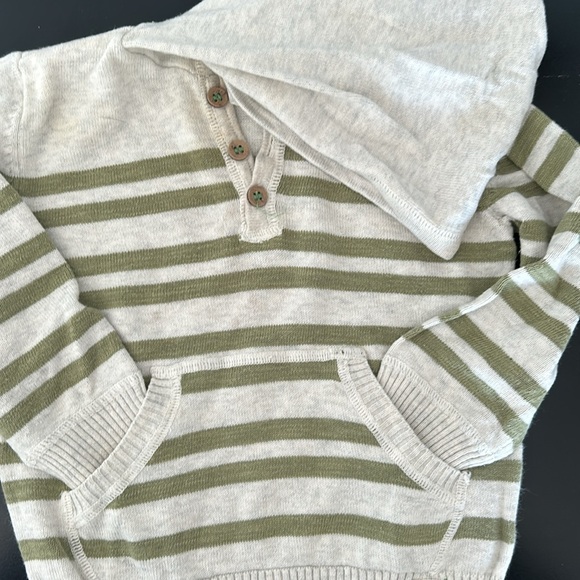 4 sweaters - Picture 8 of 9